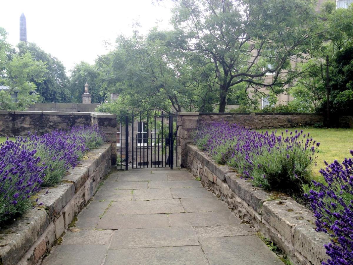 F1- Very Nice City Centre Apartment Edinburgh Bagian luar foto
